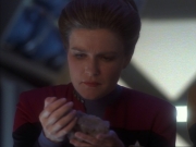 ariane179254_StarTrekVoyager_1x01_1x02-Caretaker_6922.jpg