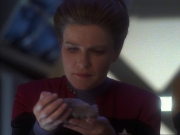 ariane179254_StarTrekVoyager_1x01_1x02-Caretaker_6932.jpg
