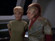 ariane179254_StarTrekVoyager_1x01_1x02-Caretaker_7280.jpg