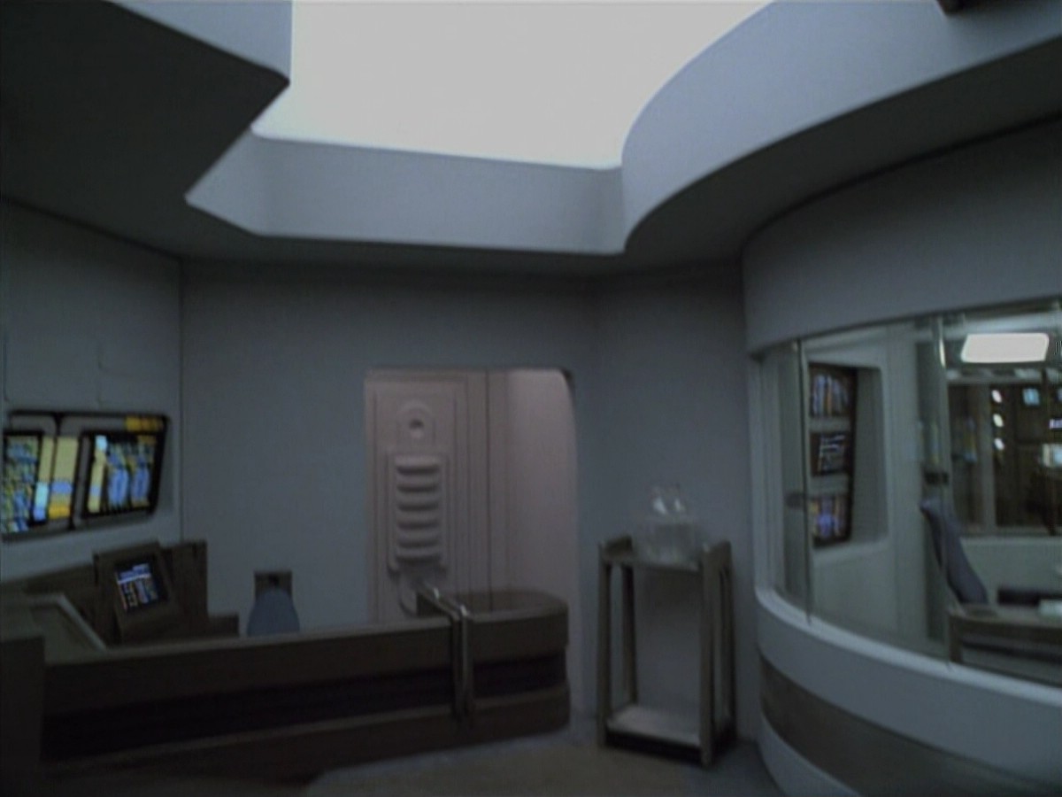 ariane179254_StarTrekVoyager_4x01-ScorpionPart2_0641.jpg