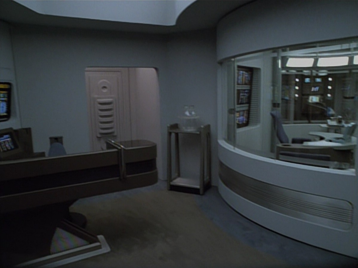 ariane179254_StarTrekVoyager_4x01-ScorpionPart2_0642.jpg