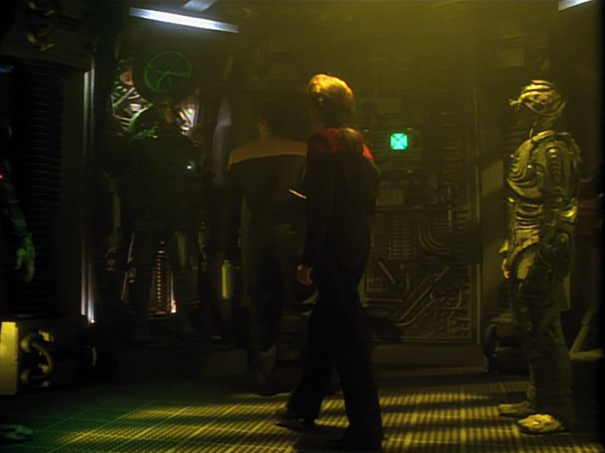 ariane179254_StarTrekVoyager_4x01-ScorpionPart2_0739.jpg