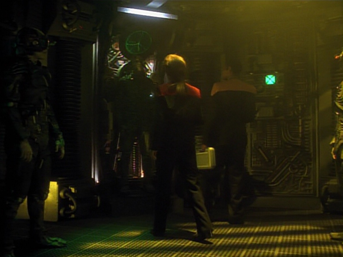 ariane179254_StarTrekVoyager_4x01-ScorpionPart2_0741.jpg