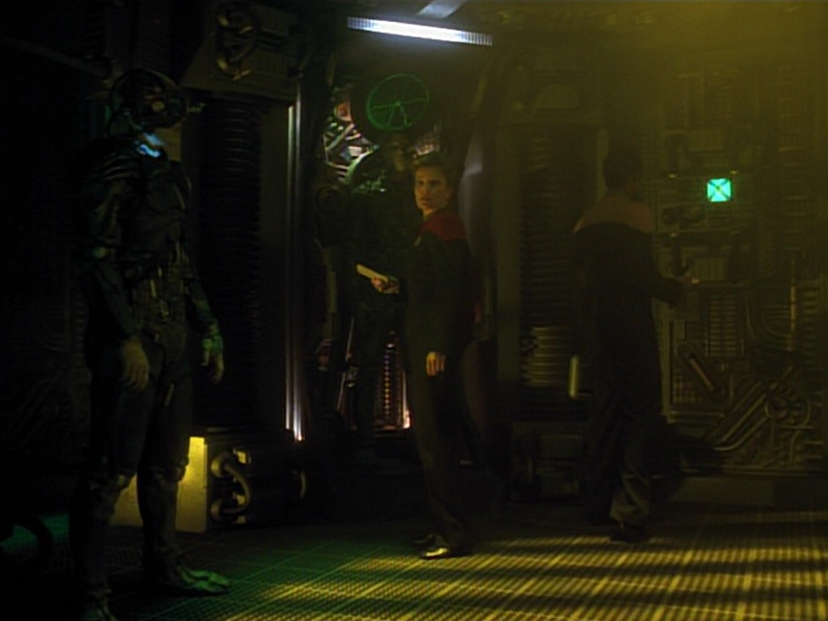 ariane179254_StarTrekVoyager_4x01-ScorpionPart2_0744.jpg