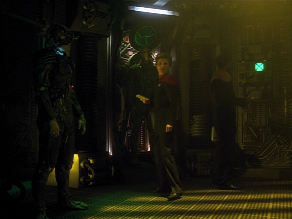ariane179254_StarTrekVoyager_4x01-ScorpionPart2_0746.jpg
