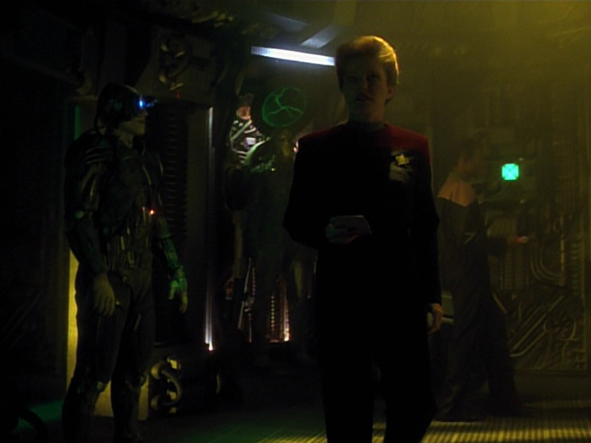 ariane179254_StarTrekVoyager_4x01-ScorpionPart2_0751.jpg