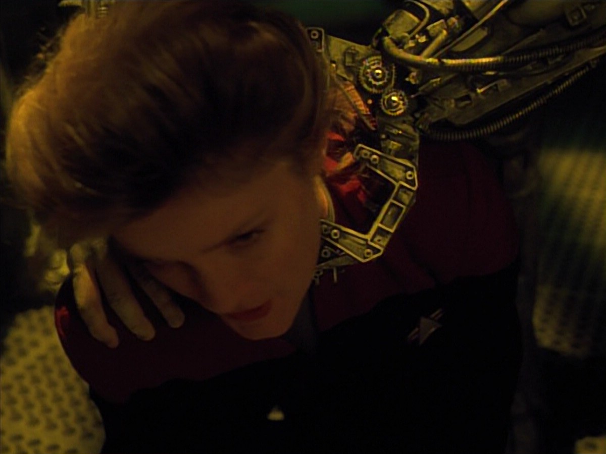 ariane179254_StarTrekVoyager_4x01-ScorpionPart2_0772.jpg