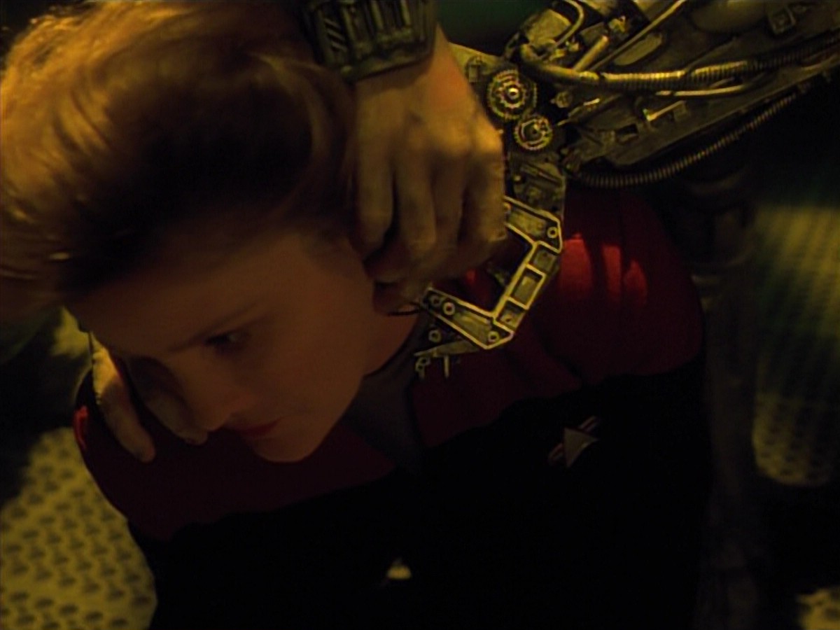 ariane179254_StarTrekVoyager_4x01-ScorpionPart2_0774.jpg