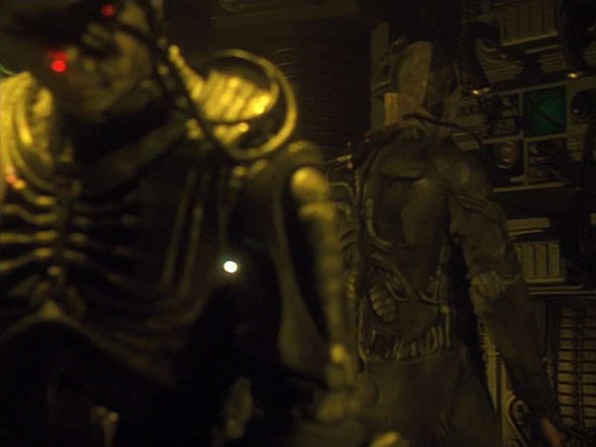 ariane179254_StarTrekVoyager_4x01-ScorpionPart2_0813.jpg