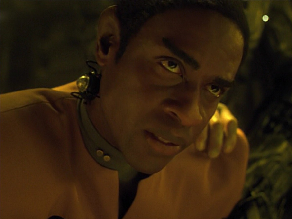 ariane179254_StarTrekVoyager_4x01-ScorpionPart2_0824.jpg