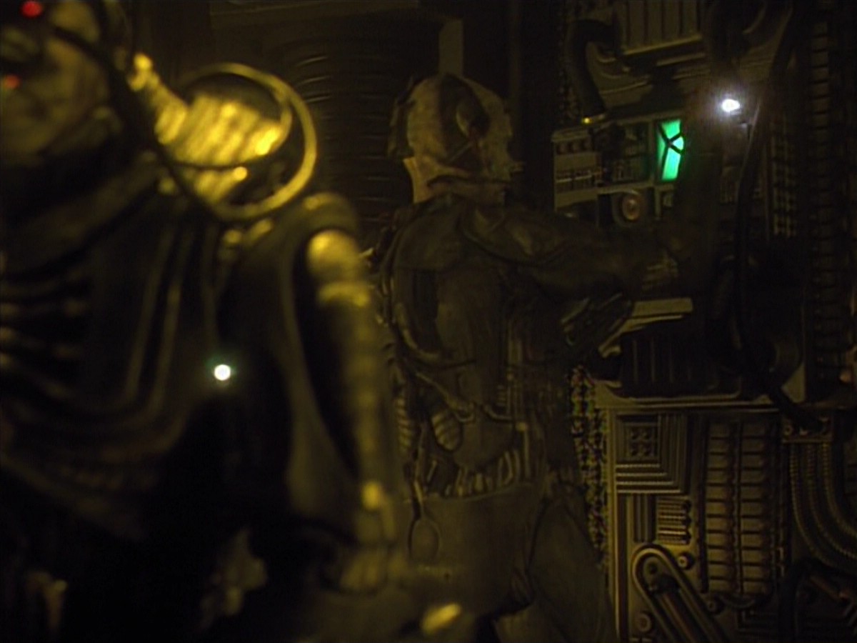 ariane179254_StarTrekVoyager_4x01-ScorpionPart2_0846.jpg