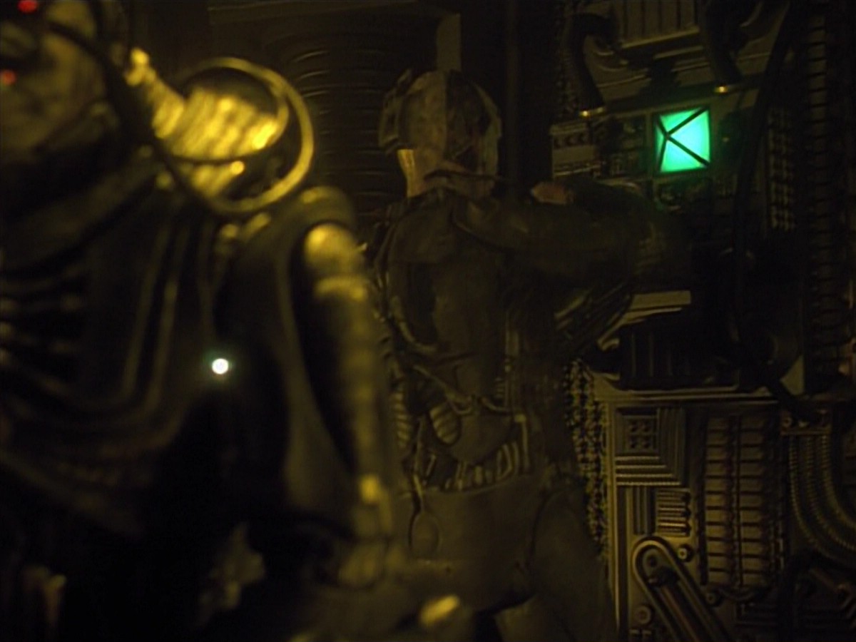 ariane179254_StarTrekVoyager_4x01-ScorpionPart2_0848.jpg