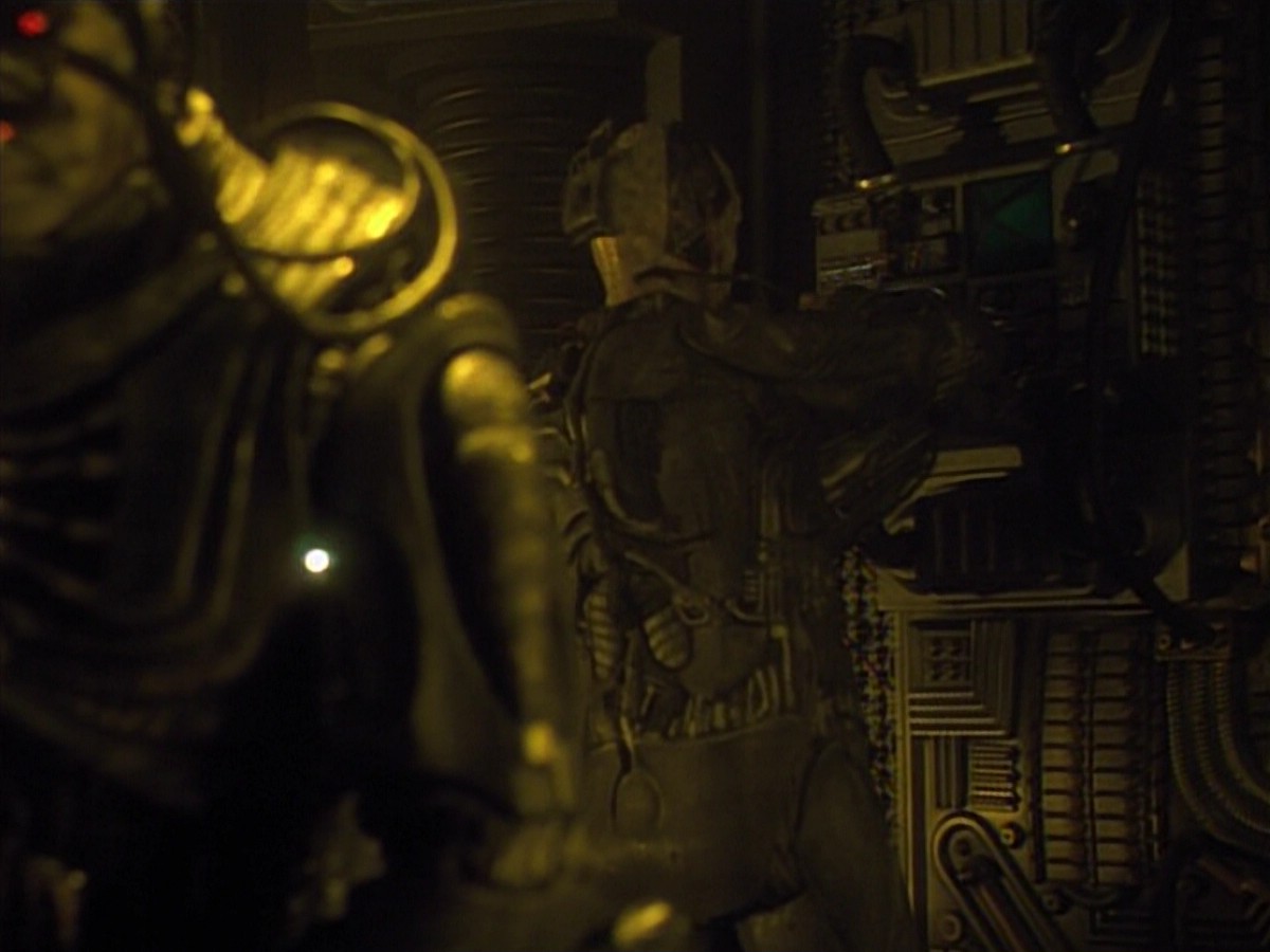 ariane179254_StarTrekVoyager_4x01-ScorpionPart2_0849.jpg