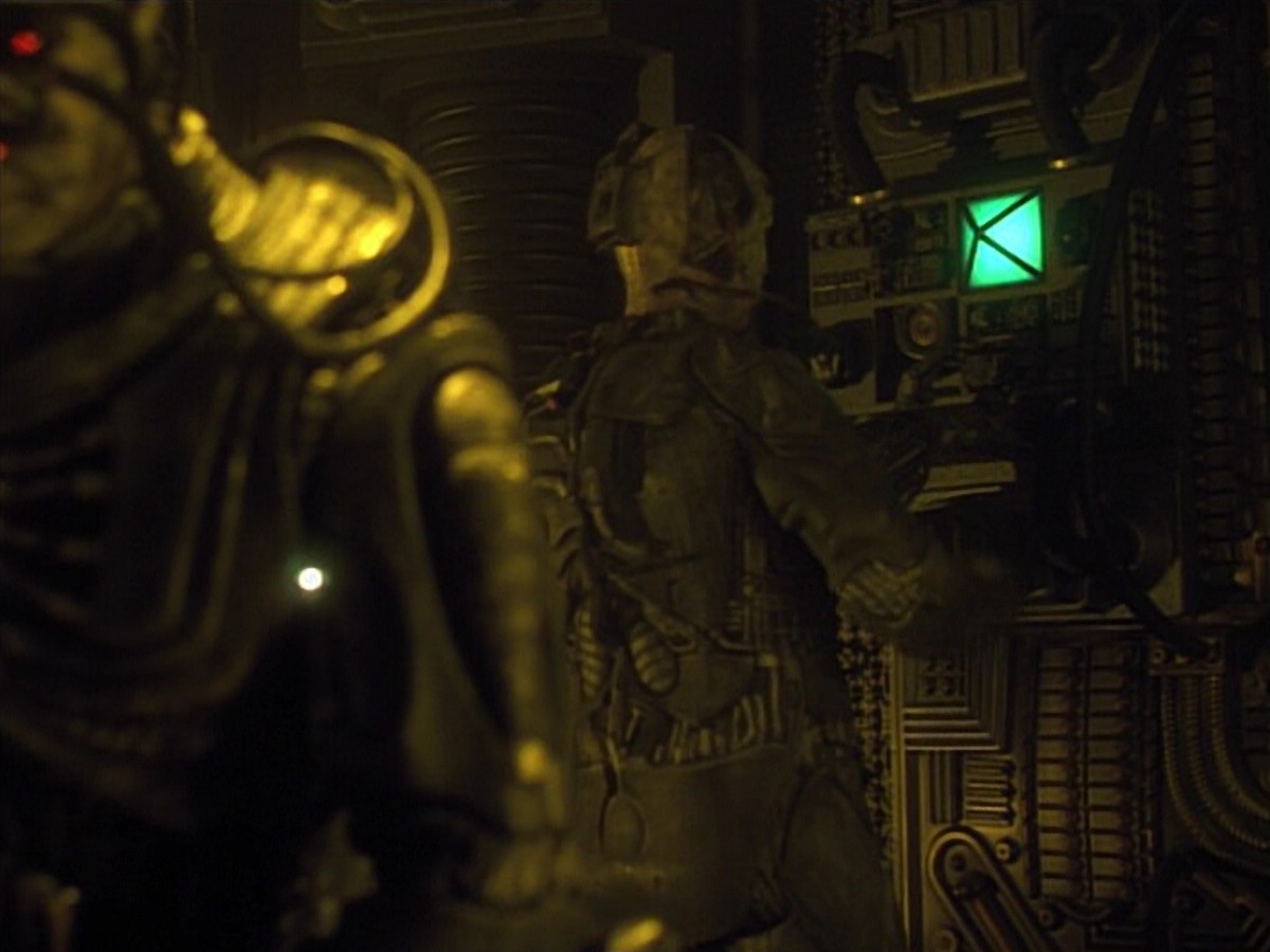 ariane179254_StarTrekVoyager_4x01-ScorpionPart2_0851.jpg