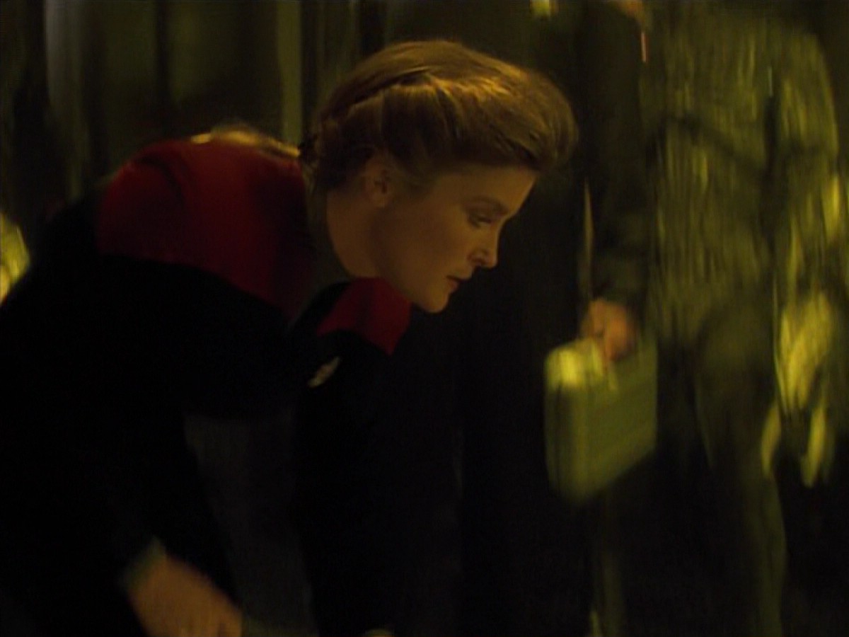 ariane179254_StarTrekVoyager_4x01-ScorpionPart2_0861.jpg