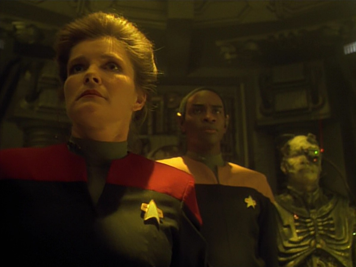 ariane179254_StarTrekVoyager_4x01-ScorpionPart2_0879.jpg