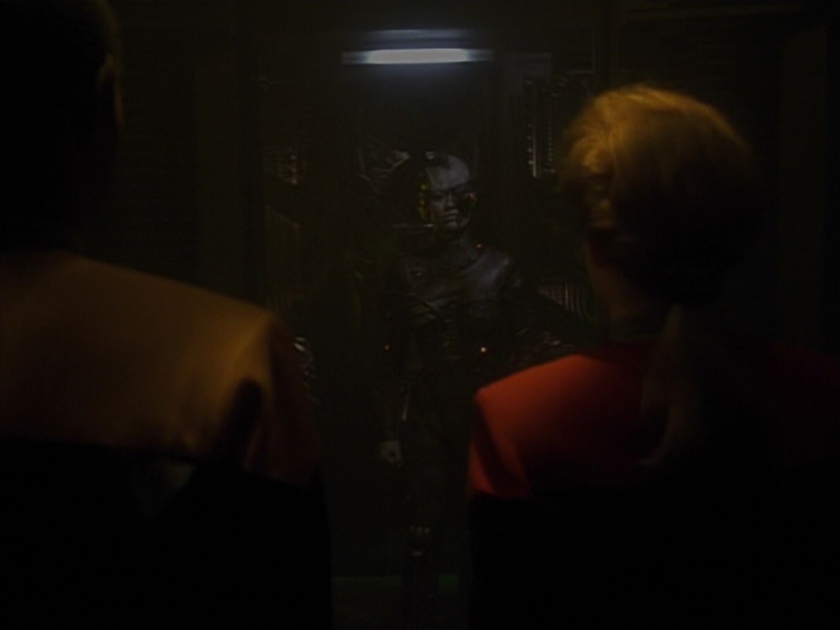 ariane179254_StarTrekVoyager_4x01-ScorpionPart2_0899.jpg
