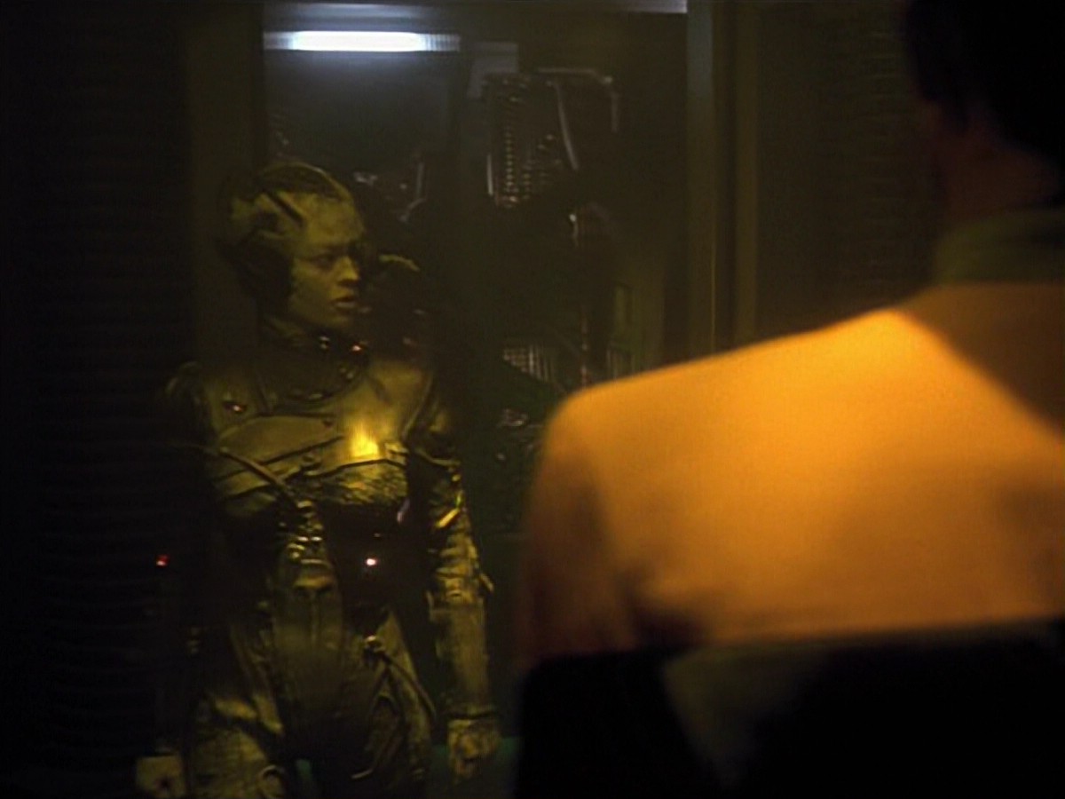 ariane179254_StarTrekVoyager_4x01-ScorpionPart2_0904.jpg