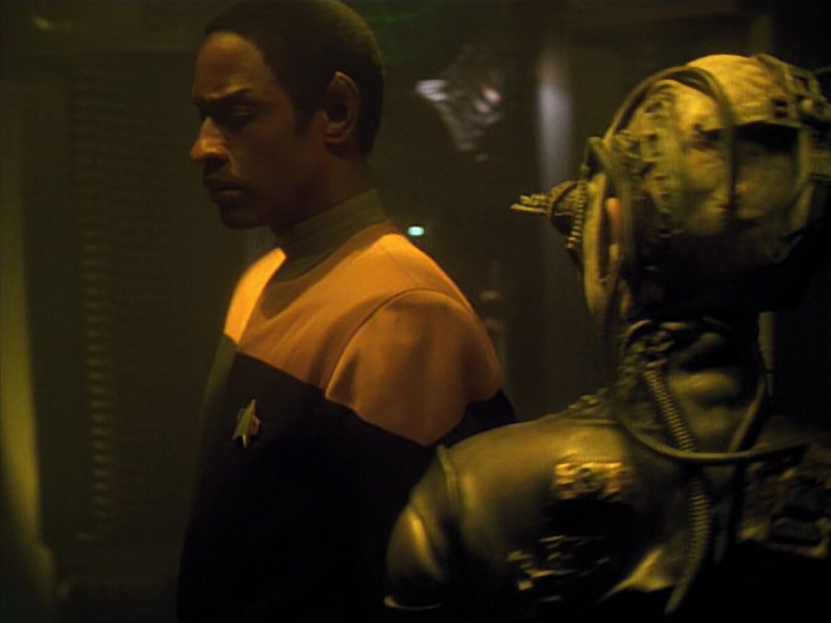 ariane179254_StarTrekVoyager_4x01-ScorpionPart2_0910.jpg