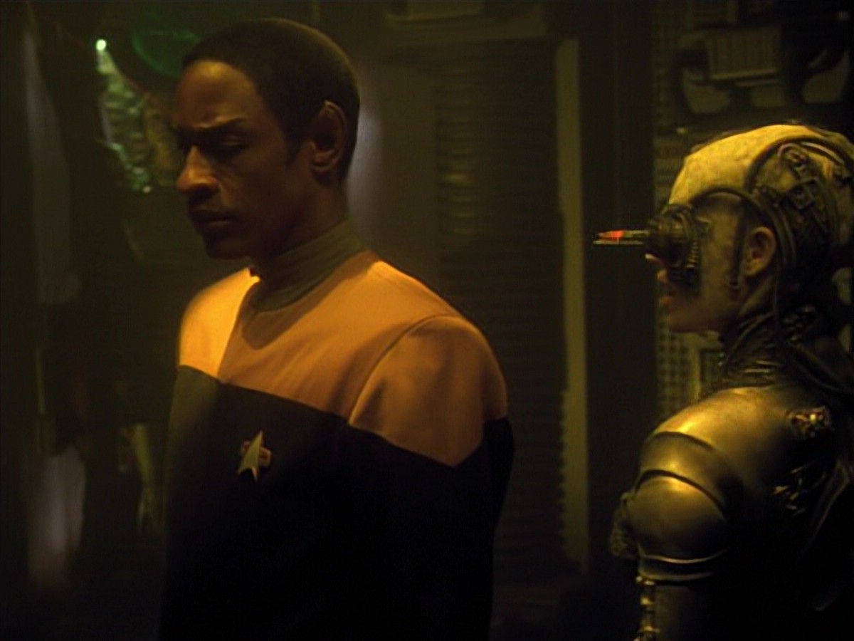 ariane179254_StarTrekVoyager_4x01-ScorpionPart2_0911.jpg