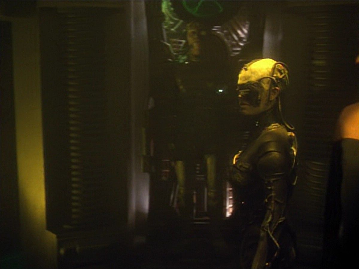 ariane179254_StarTrekVoyager_4x01-ScorpionPart2_0916.jpg