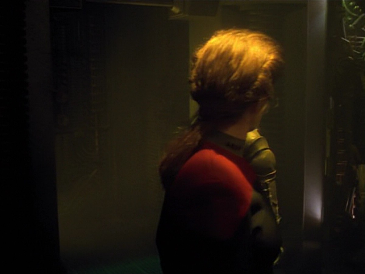 ariane179254_StarTrekVoyager_4x01-ScorpionPart2_0921.jpg