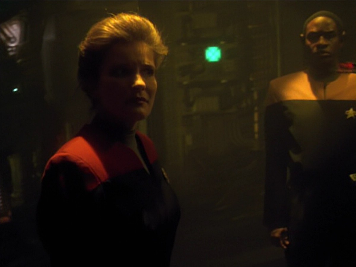 ariane179254_StarTrekVoyager_4x01-ScorpionPart2_0929.jpg