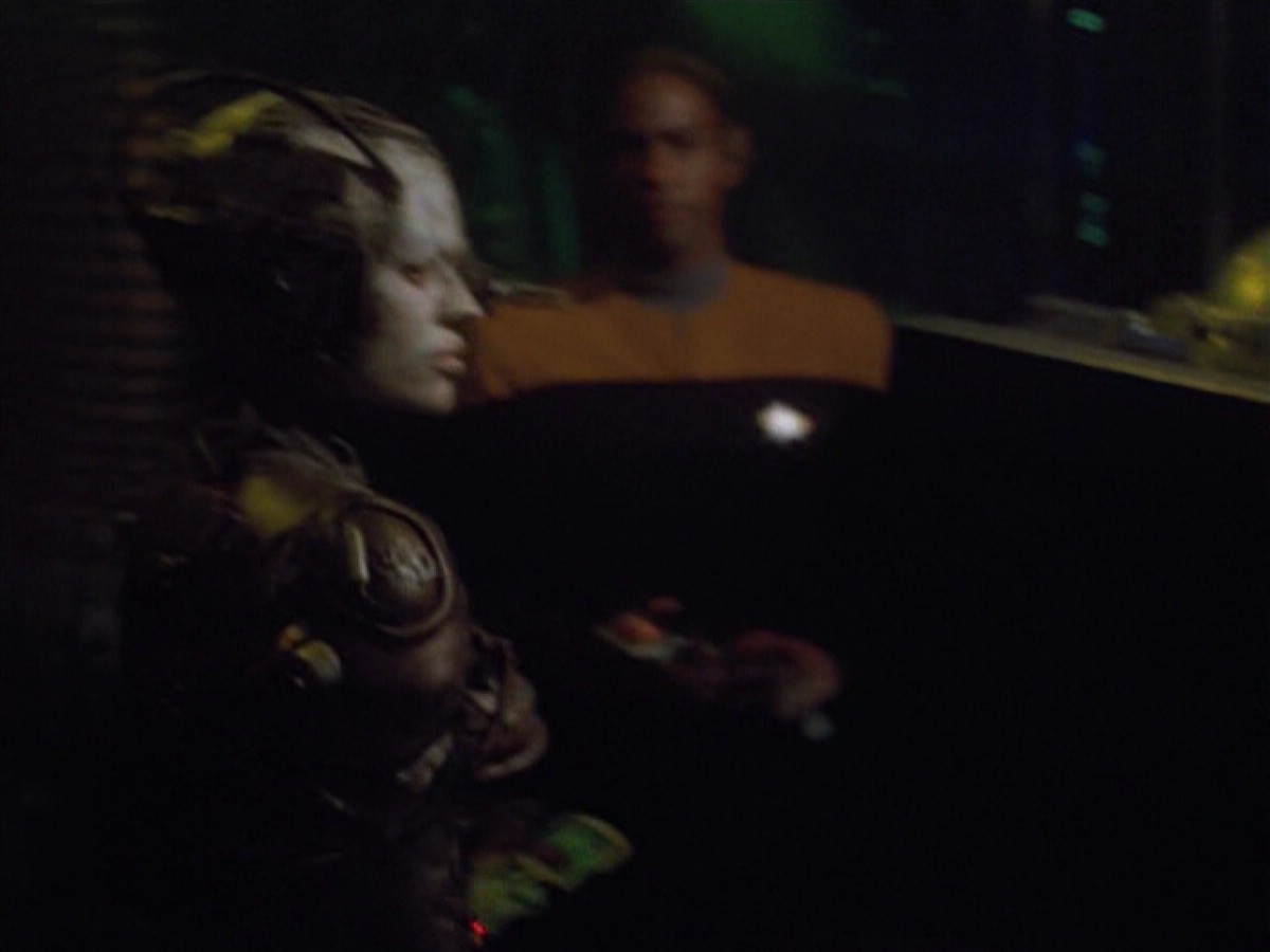 ariane179254_StarTrekVoyager_4x01-ScorpionPart2_1304.jpg