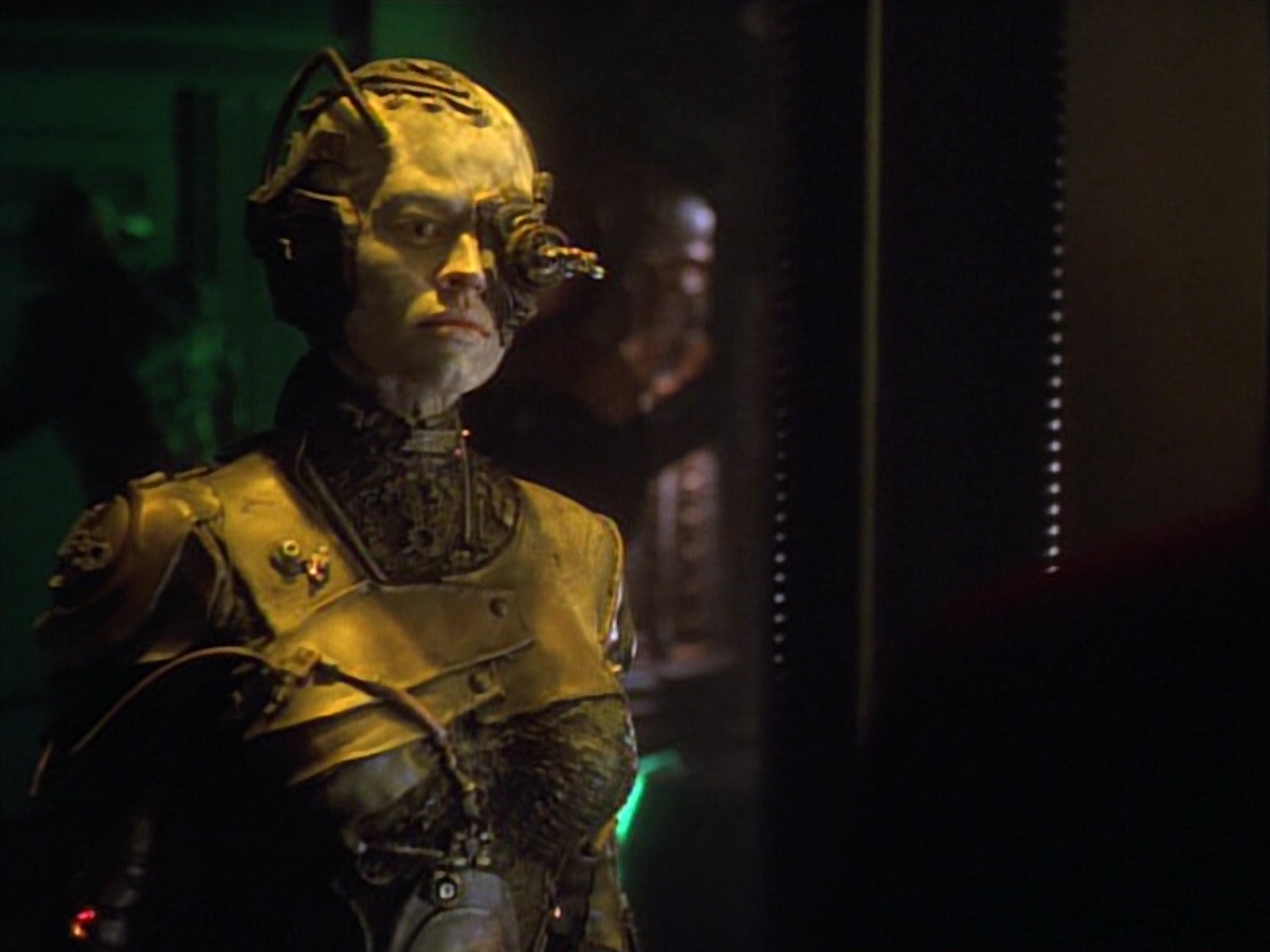 ariane179254_StarTrekVoyager_4x01-ScorpionPart2_1601.jpg
