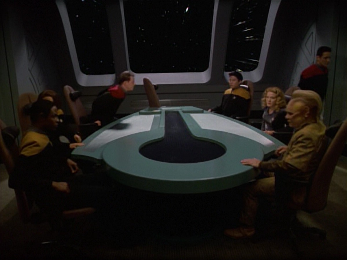 ariane179254_StarTrekVoyager_4x01-ScorpionPart2_2042.jpg