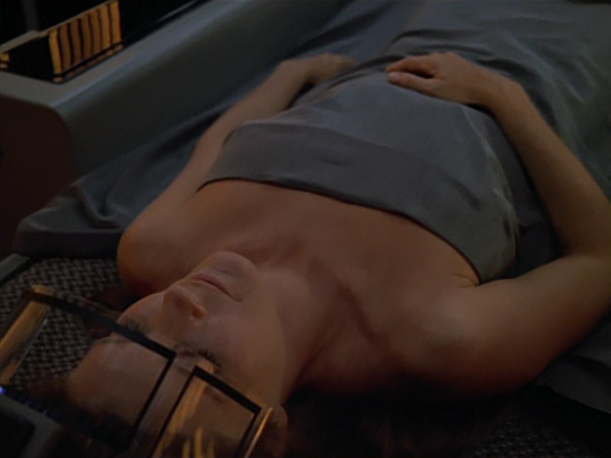 ariane179254_StarTrekVoyager_4x01-ScorpionPart2_2161.jpg