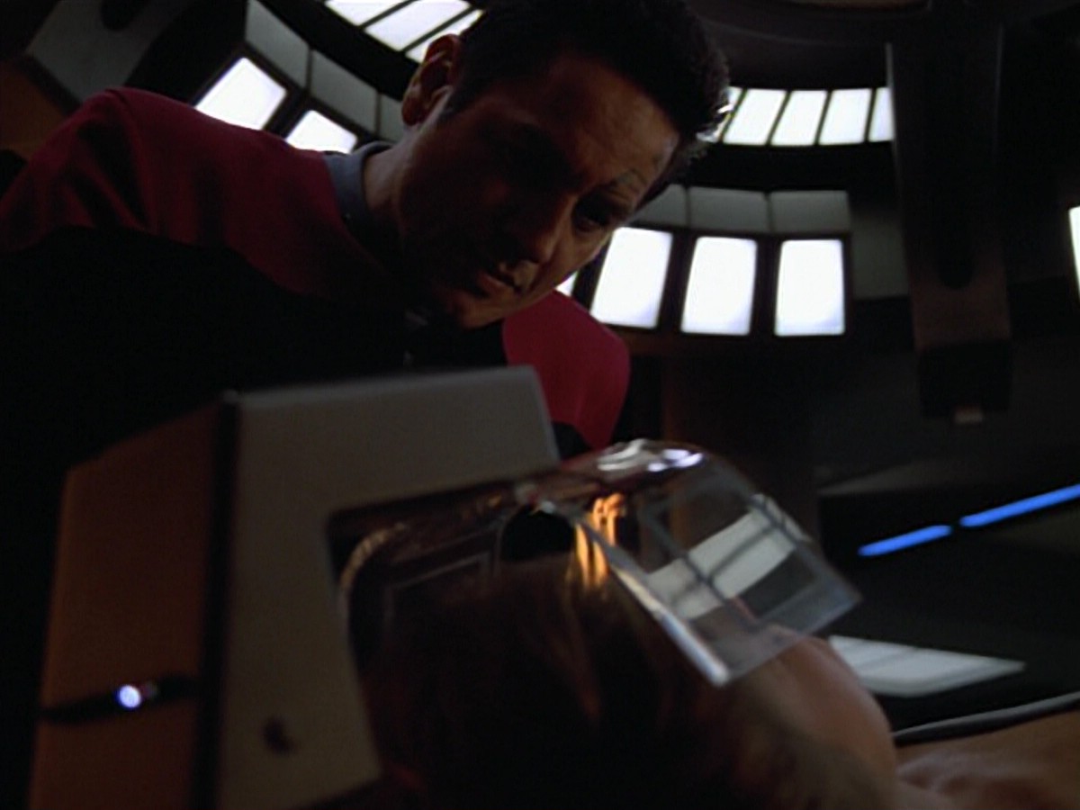 ariane179254_StarTrekVoyager_4x01-ScorpionPart2_2200.jpg