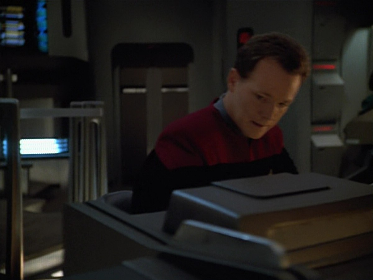 ariane179254_StarTrekVoyager_4x01-ScorpionPart2_2350.jpg