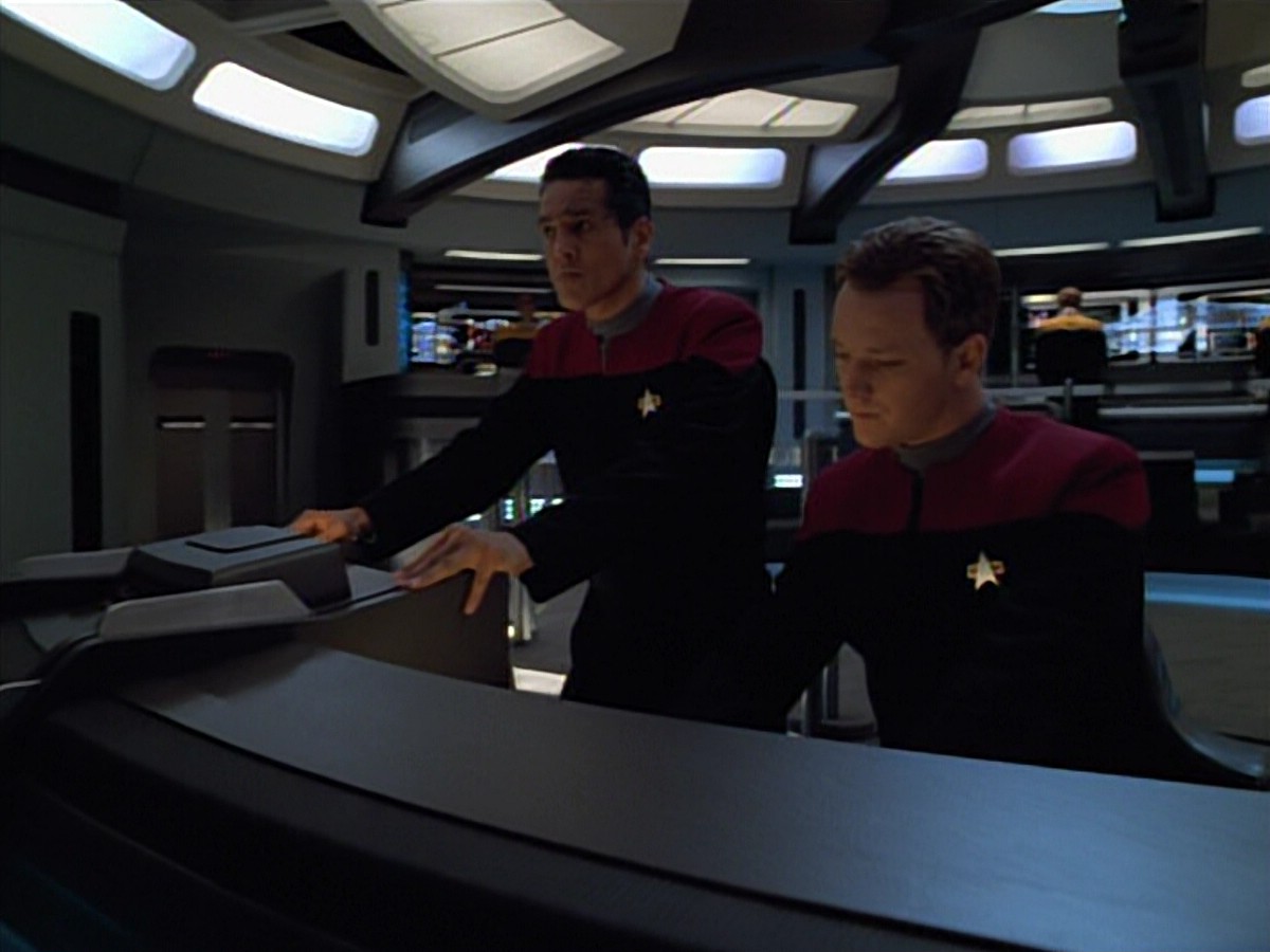 ariane179254_StarTrekVoyager_4x01-ScorpionPart2_2504.jpg