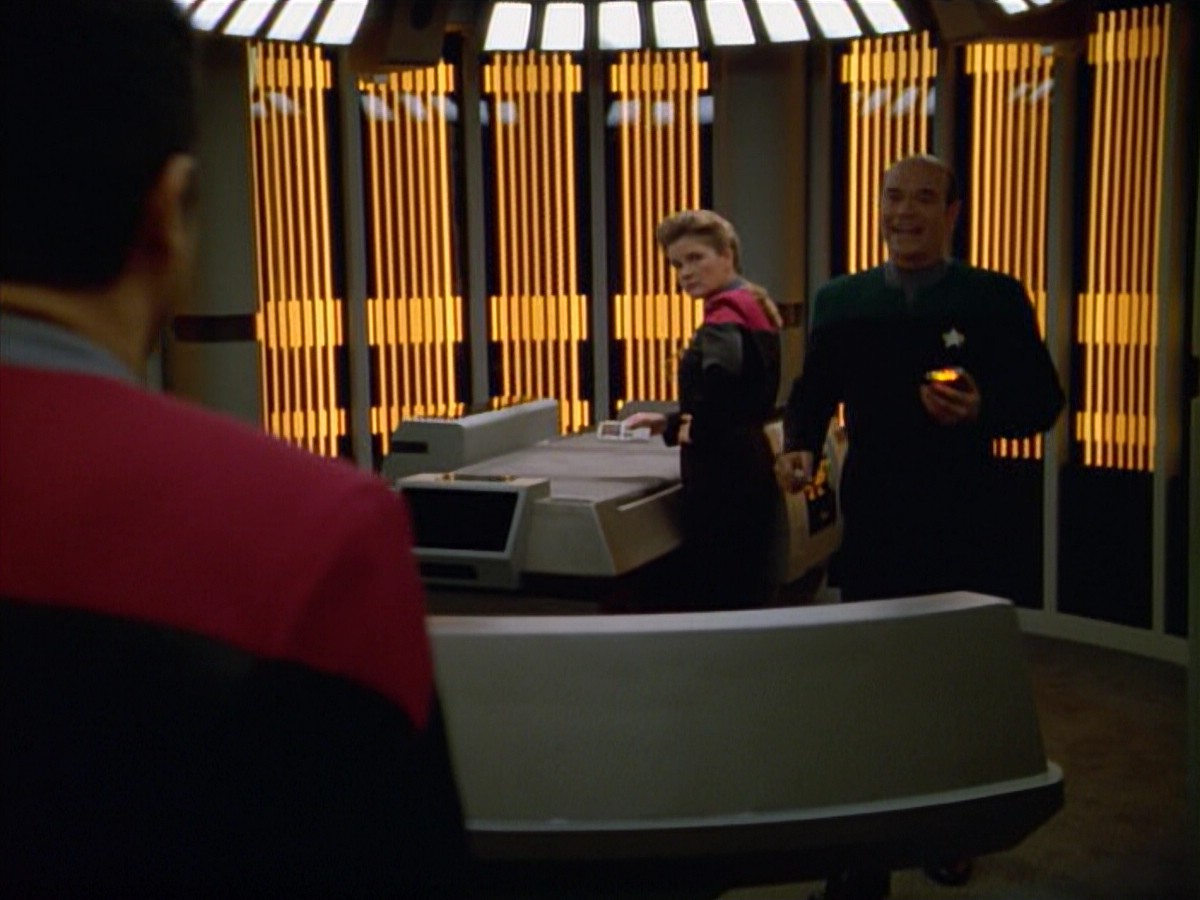 ariane179254_StarTrekVoyager_4x01-ScorpionPart2_2690.jpg