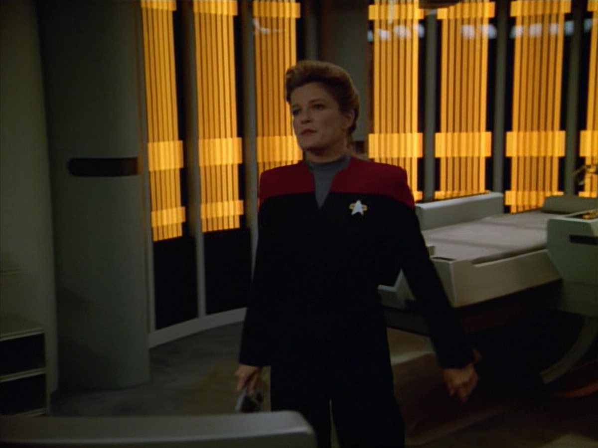 ariane179254_StarTrekVoyager_4x01-ScorpionPart2_2724.jpg