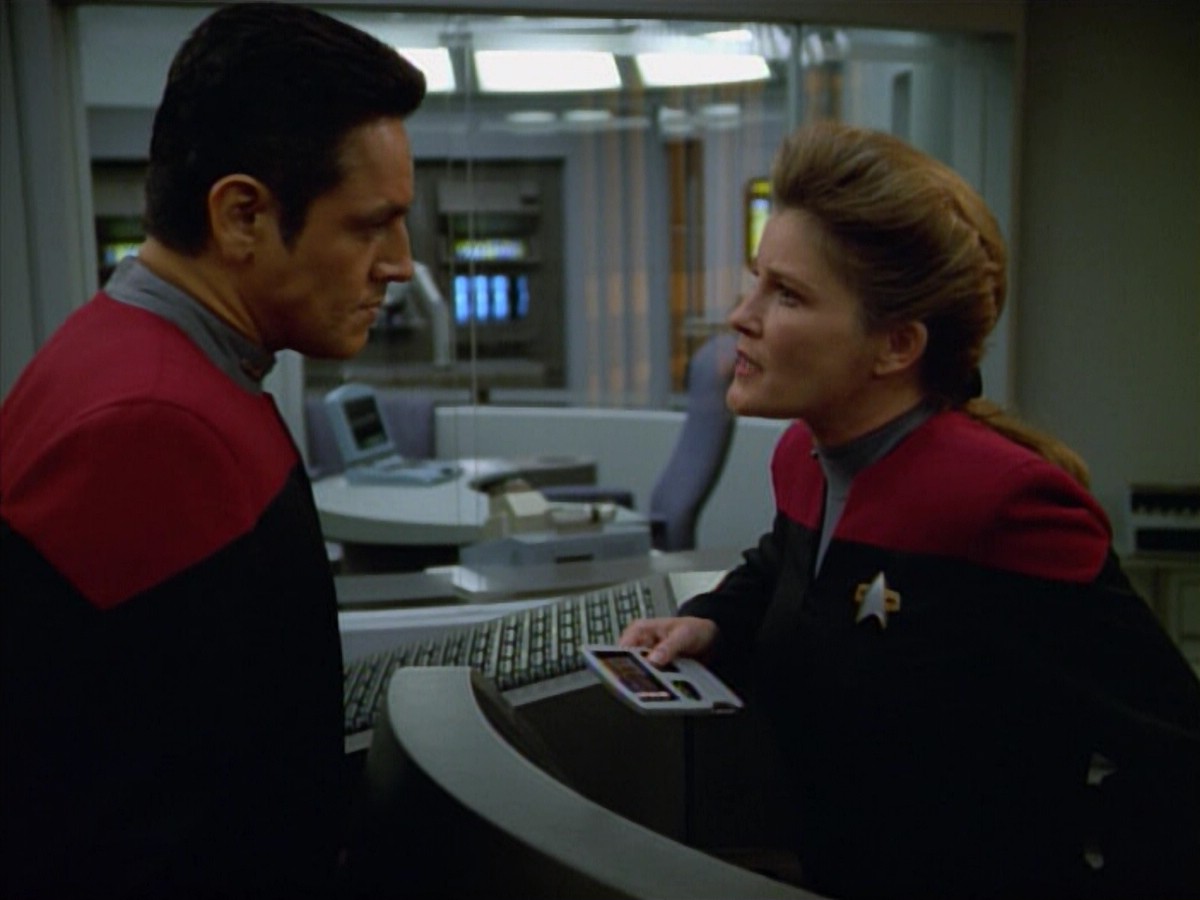 ariane179254_StarTrekVoyager_4x01-ScorpionPart2_2730.jpg