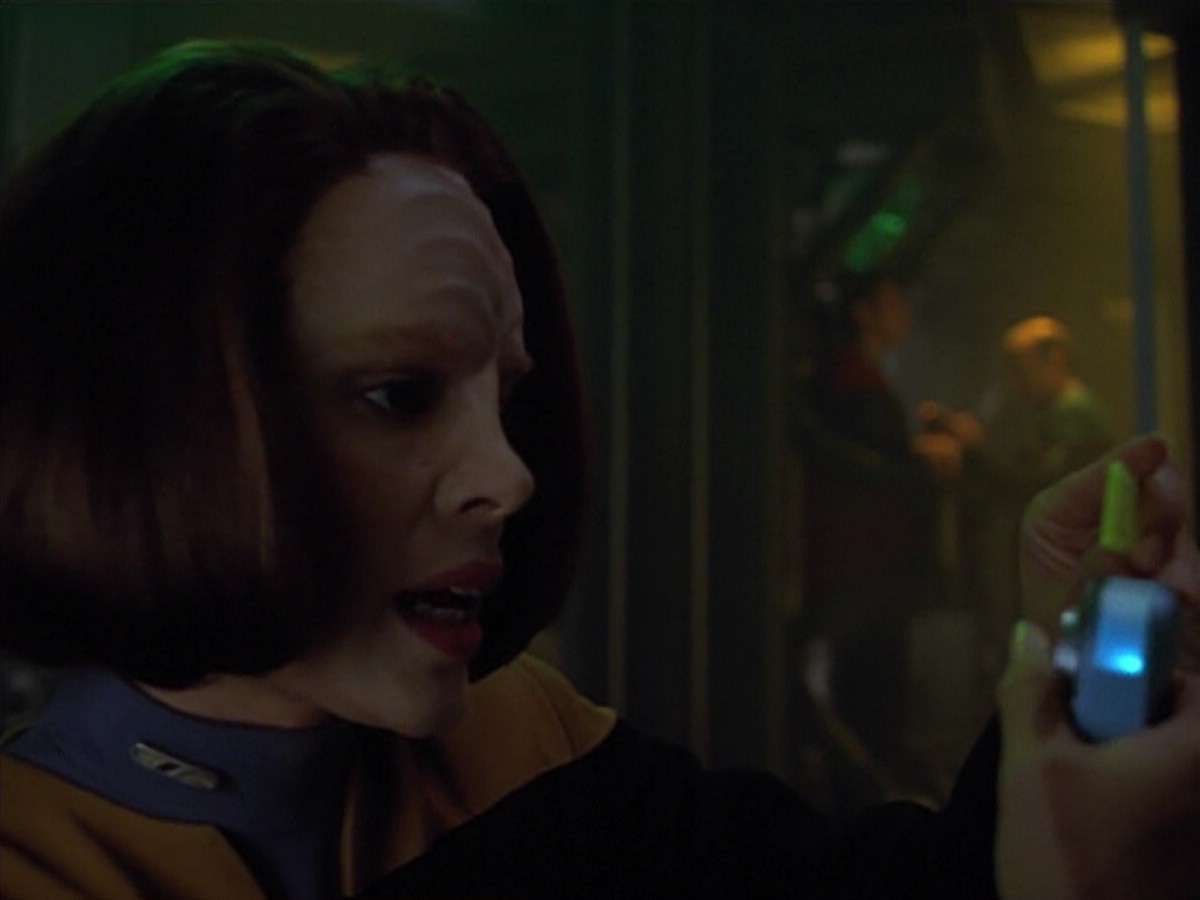 ariane179254_StarTrekVoyager_4x01-ScorpionPart2_3470.jpg