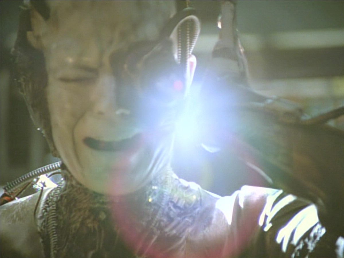ariane179254_StarTrekVoyager_4x01-ScorpionPart2_3545.jpg