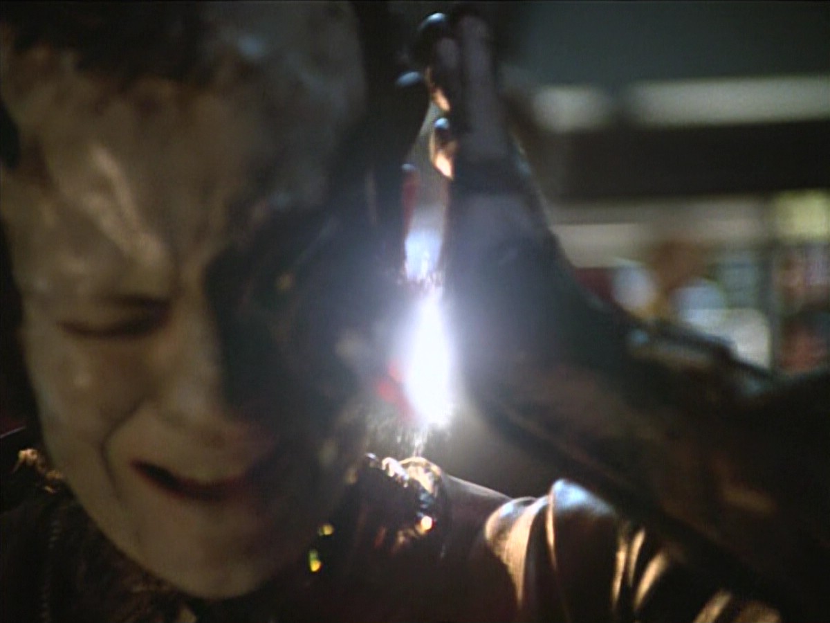 ariane179254_StarTrekVoyager_4x01-ScorpionPart2_3546.jpg