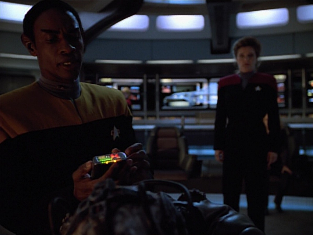 ariane179254_StarTrekVoyager_4x01-ScorpionPart2_3554.jpg
