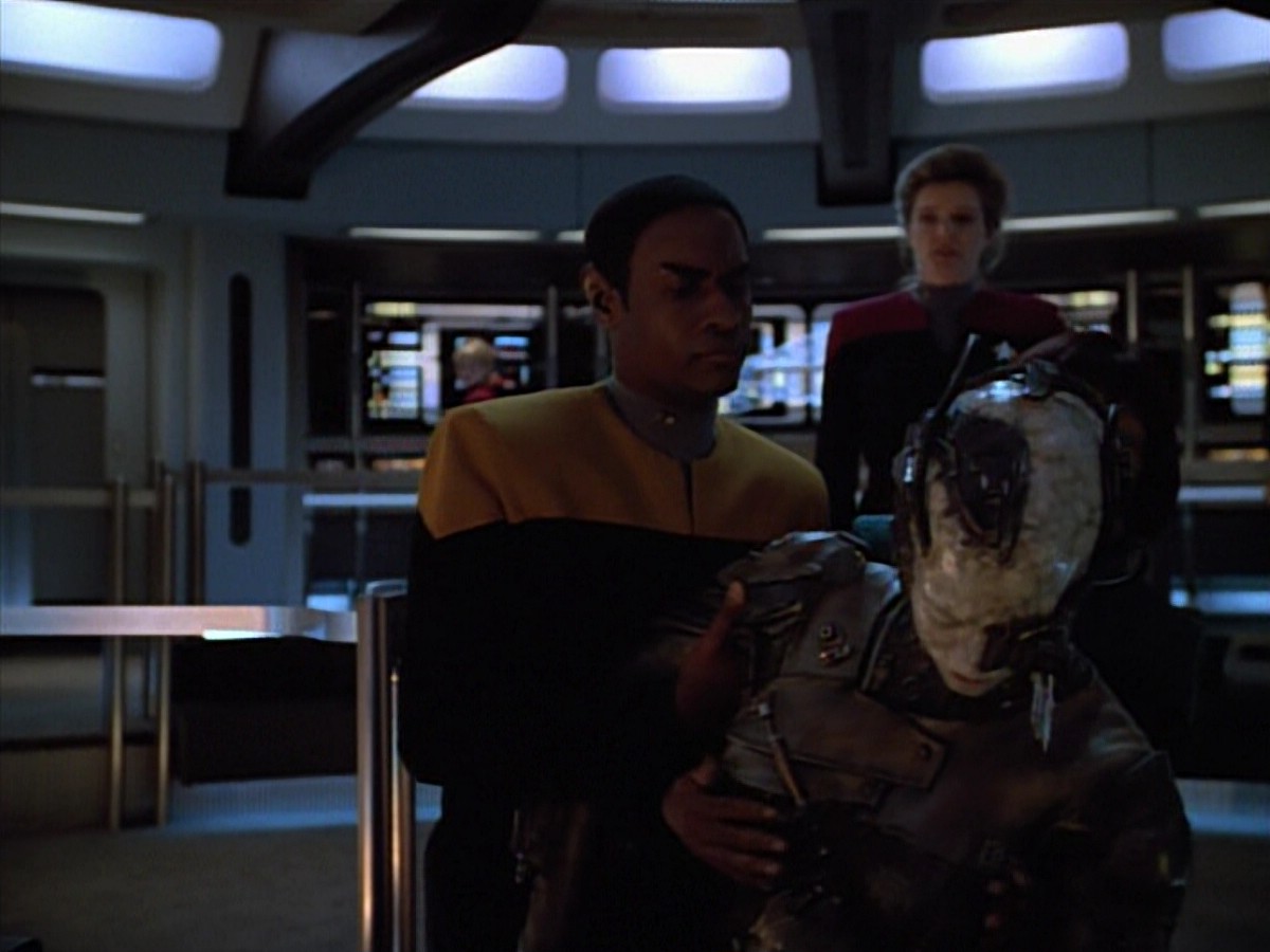 ariane179254_StarTrekVoyager_4x01-ScorpionPart2_3562.jpg