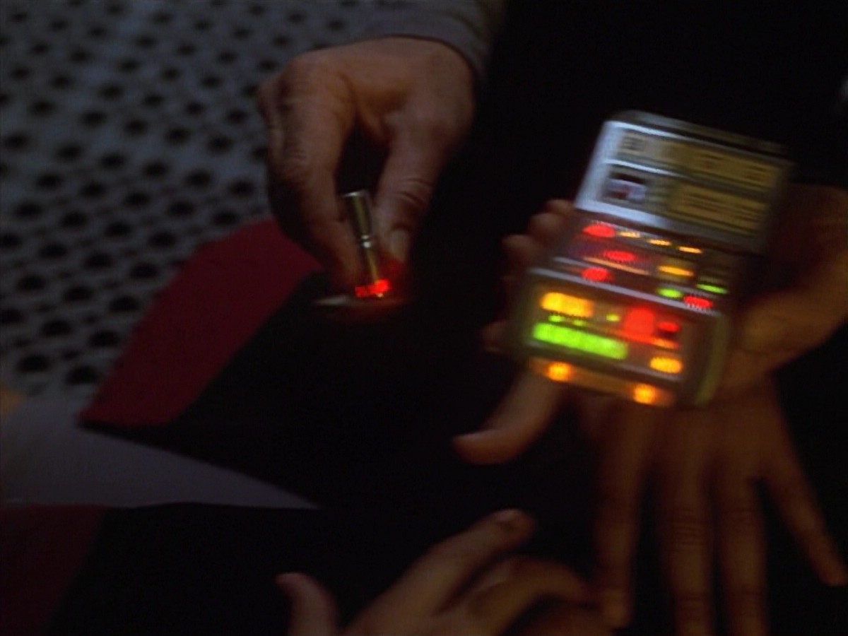 ariane179254_StarTrekVoyager_4x01-ScorpionPart2_3565.jpg