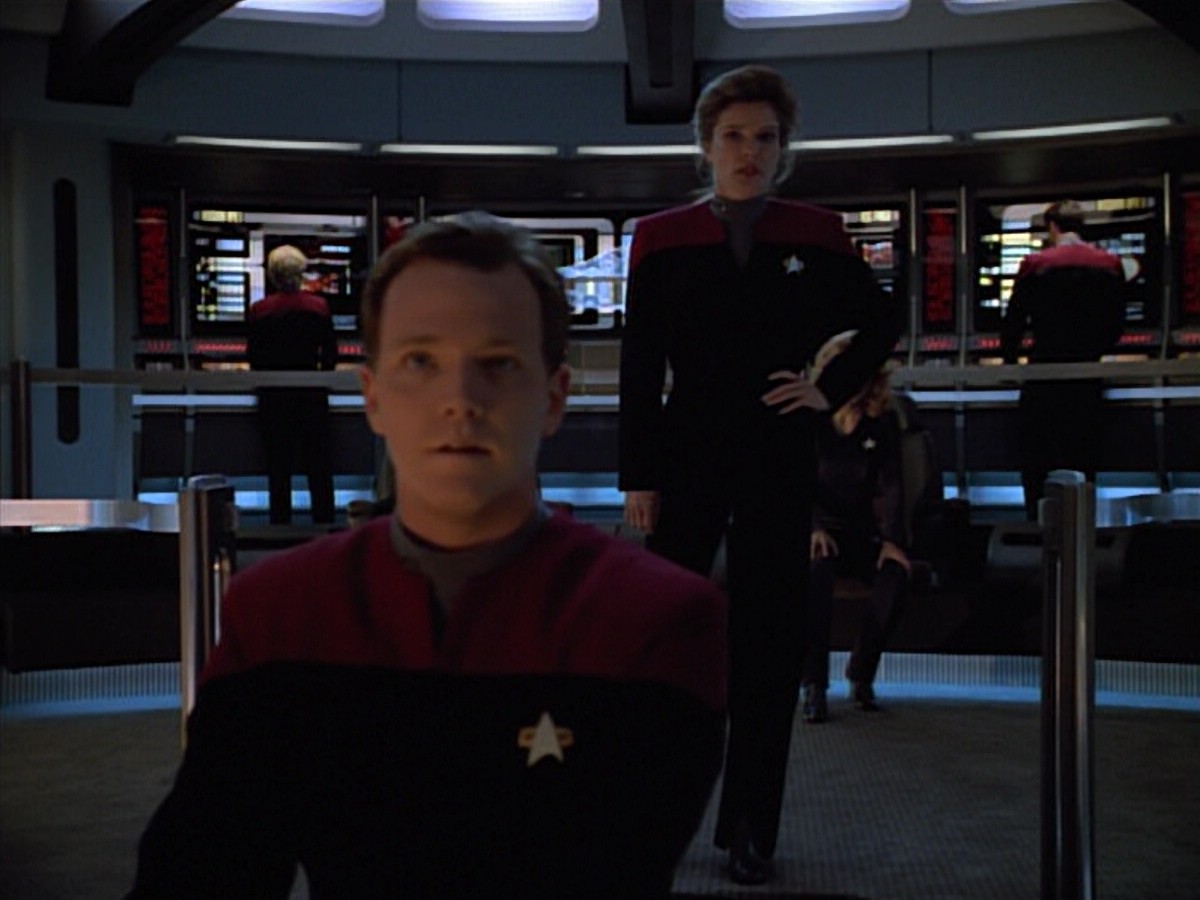 ariane179254_StarTrekVoyager_4x01-ScorpionPart2_3575.jpg