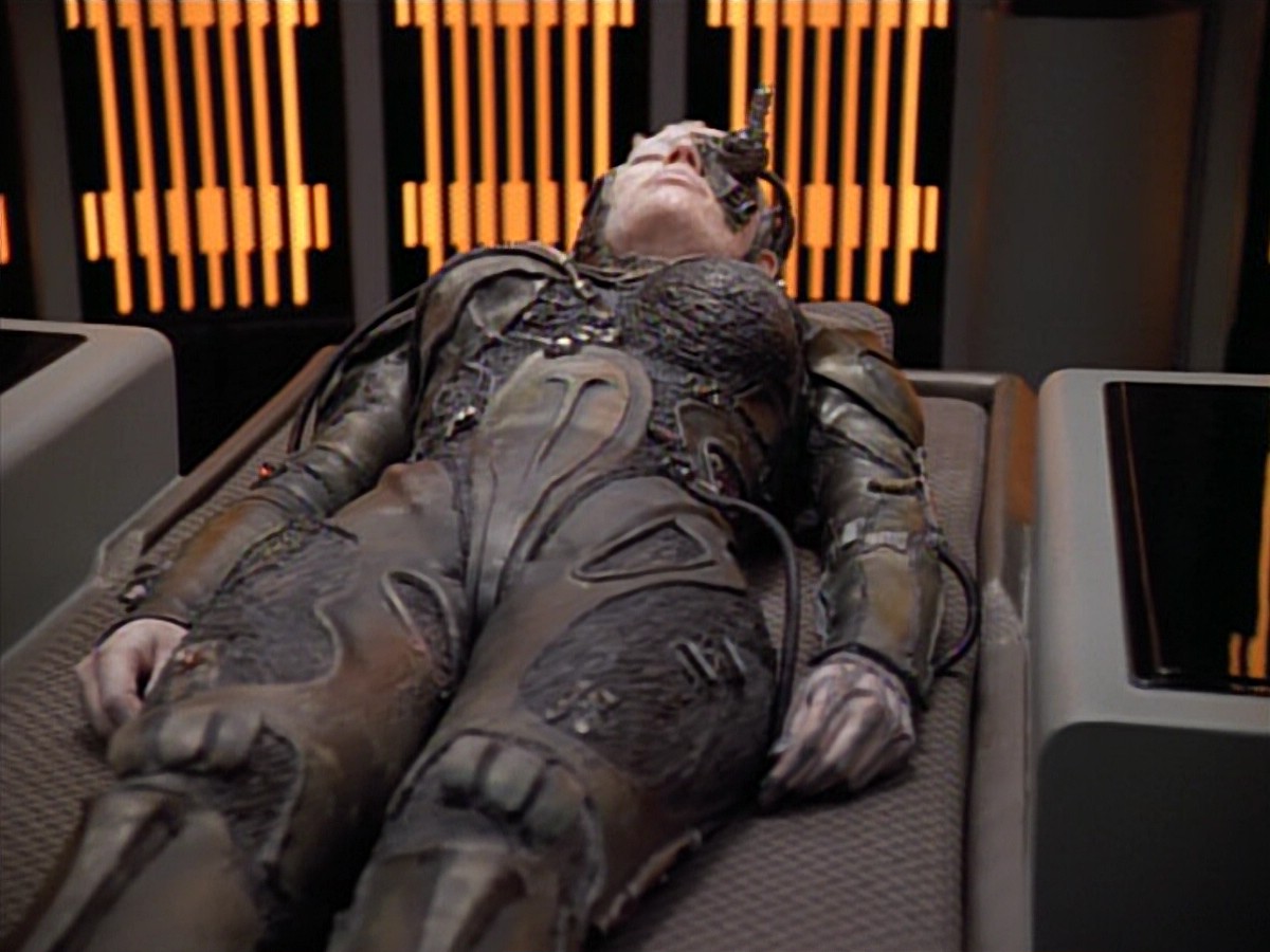 ariane179254_StarTrekVoyager_4x01-ScorpionPart2_3792.jpg