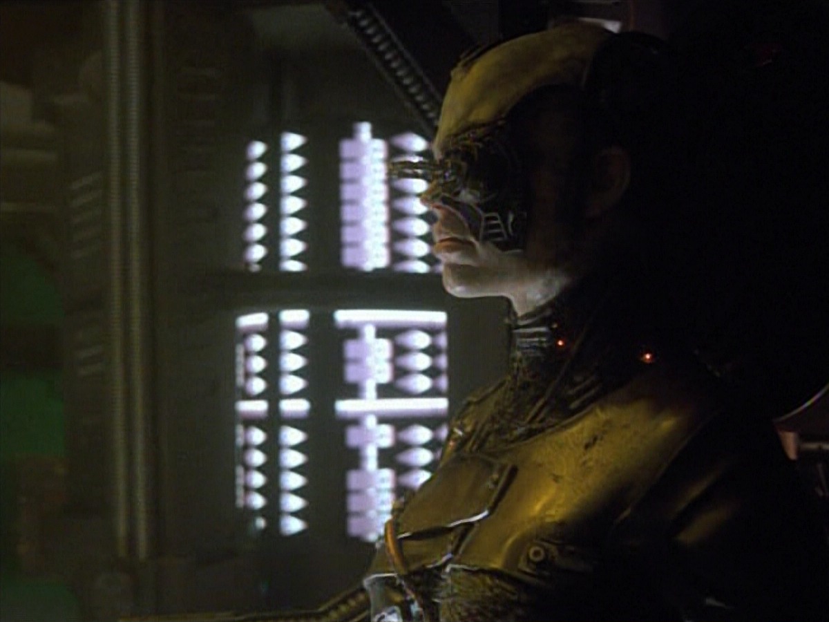 extant_StarTrekVoyager_4x02-TheGift_0102.jpg