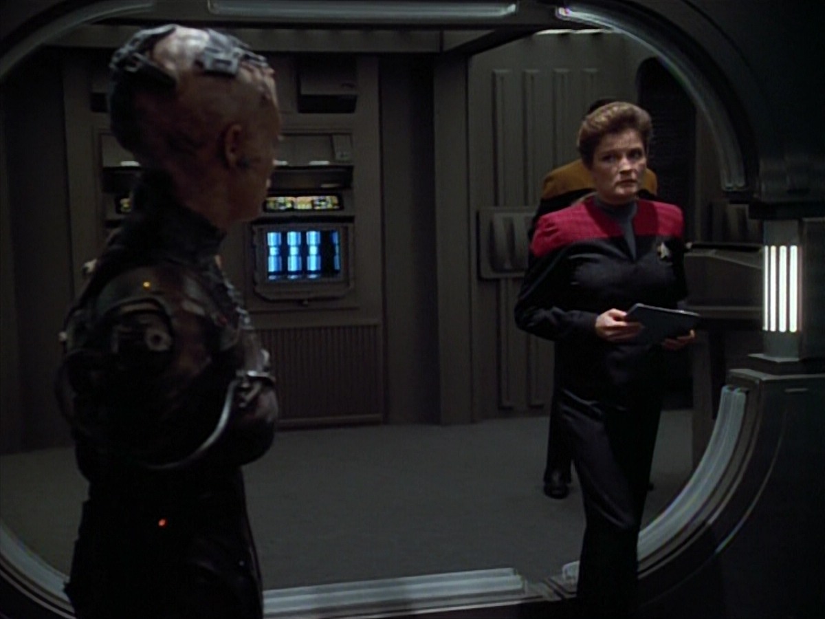 extant_StarTrekVoyager_4x02-TheGift_3695.jpg