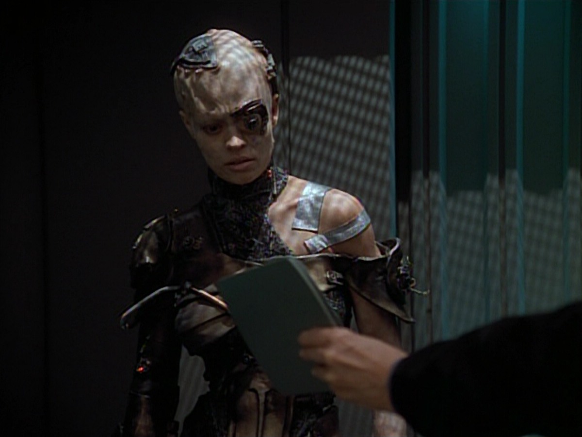extant_StarTrekVoyager_4x02-TheGift_3736.jpg