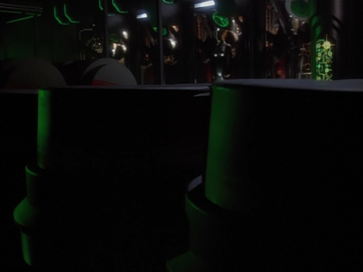 extant_StarTrekVoyager_4x03-DayOfHonor_0008.jpg