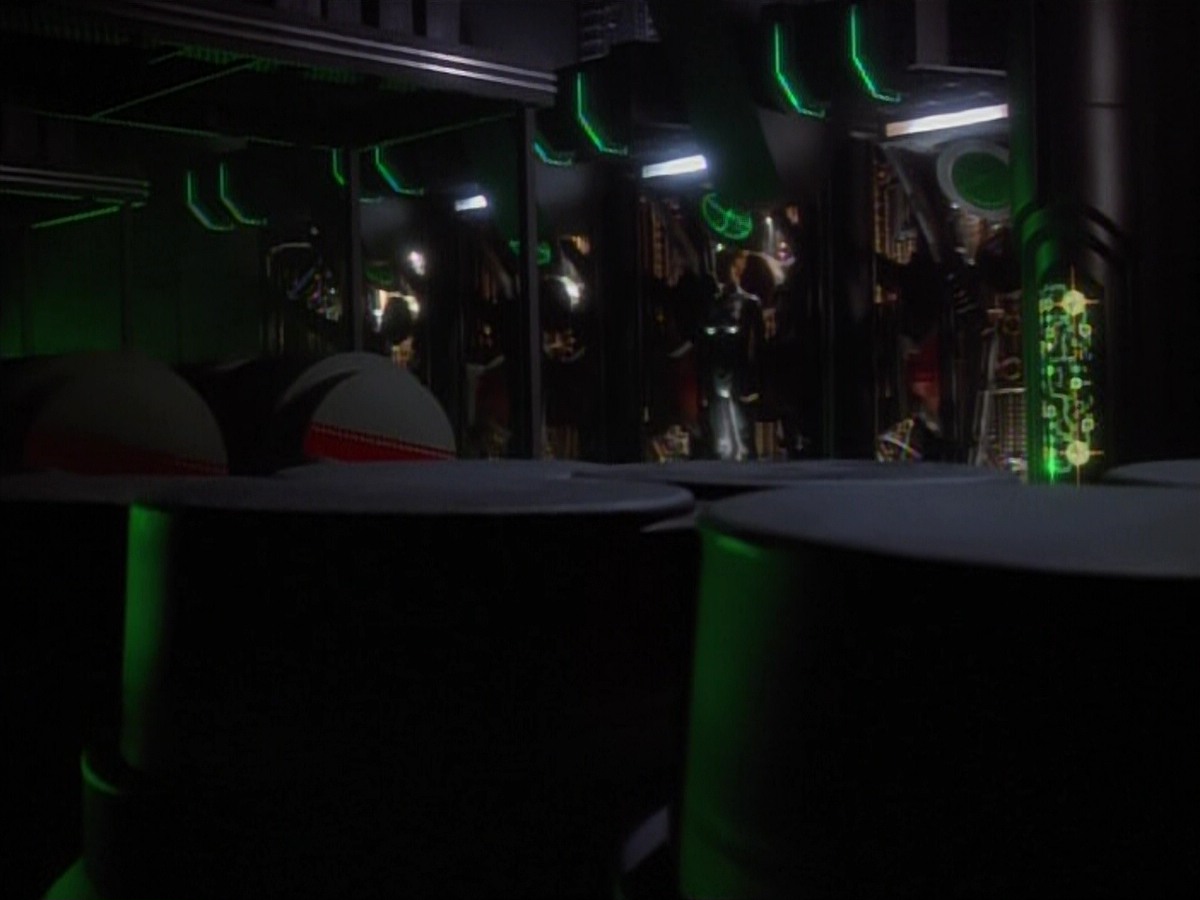extant_StarTrekVoyager_4x03-DayOfHonor_0011.jpg